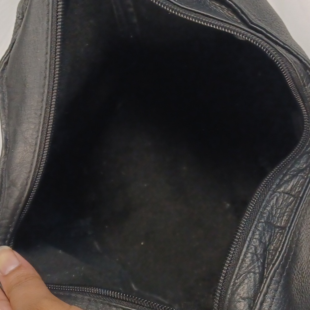 Wilsons Leather Black Genuine Leather Shoulder Bag - Picture 4 of 5